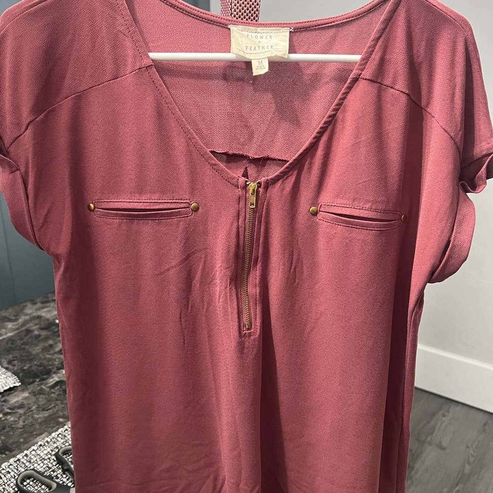 Flower and feathers flowing top